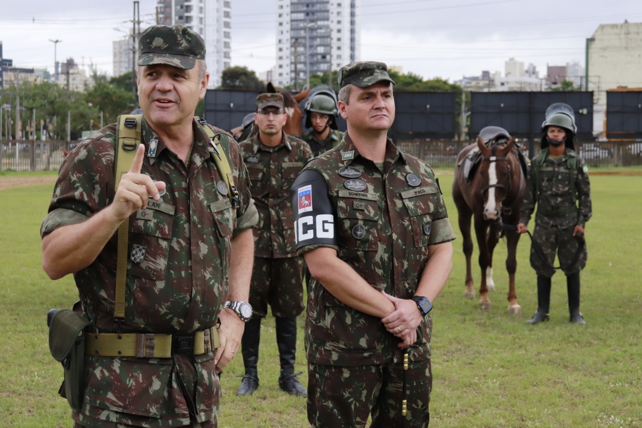 Exército Brasileiro - #PreparoConstante 3º Regimento de #Cavalaria de  Guarda realiza treinamentos para as Operações de Garantia da Lei e da Ordem  (GLO), em Porto Alegre-RS. #BraçoForte #Cavalaria