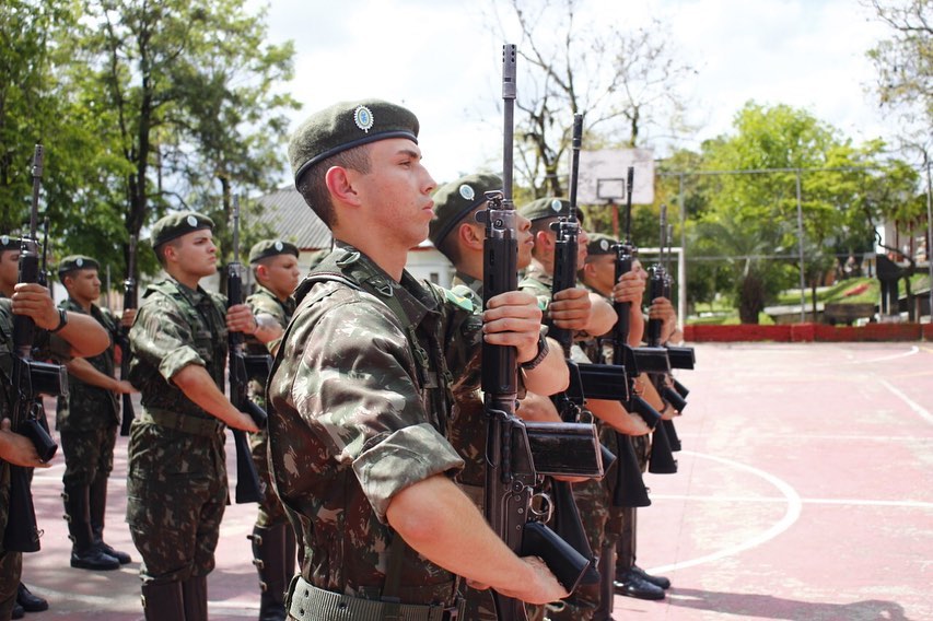 Exército Brasileiro - #PreparoConstante 3º Regimento de #Cavalaria de  Guarda realiza treinamentos para as Operações de Garantia da Lei e da Ordem  (GLO), em Porto Alegre-RS. #BraçoForte #Cavalaria