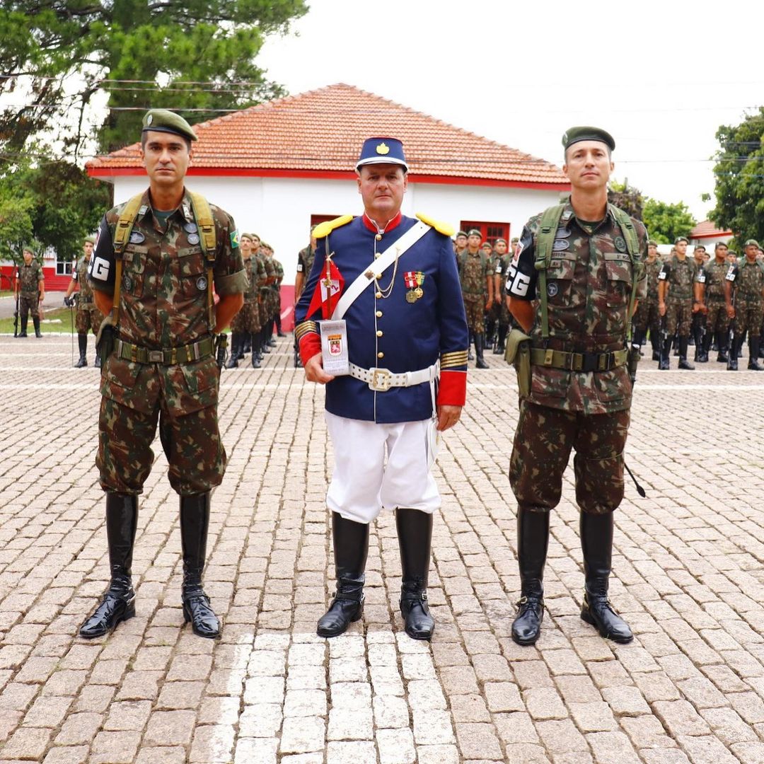 Exército Brasileiro - #PreparoConstante 3º Regimento de #Cavalaria de  Guarda realiza treinamentos para as Operações de Garantia da Lei e da Ordem  (GLO), em Porto Alegre-RS. #BraçoForte #Cavalaria